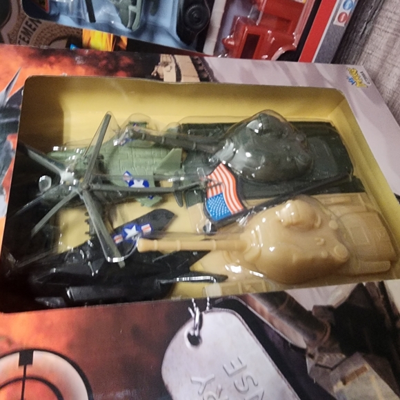 Boys toy bundle- Lego, military and police sets - Picture 10 of 13